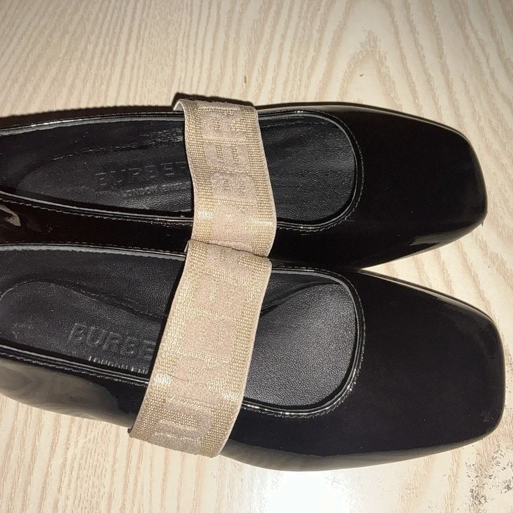 Burberry Girls Dress Shoes‎ Size 25